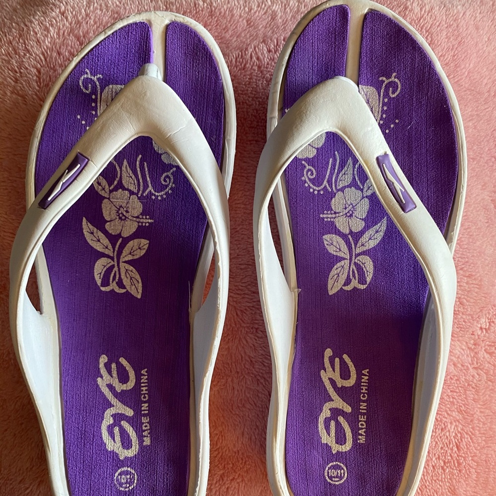 EVE Flip Flops Size 10/11